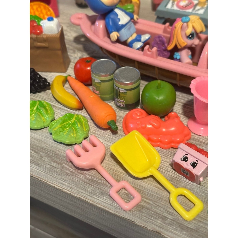 Lot of Vintage Doll Accessories and furniture Barbie Fisher Price more 37 items - Picture 3 of 7